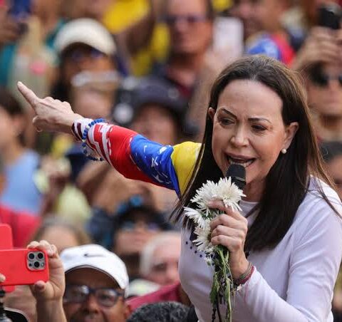 Venezuela: Manifestantes piden la vuelta de la Nobel de la Paz María Corina Machado al país