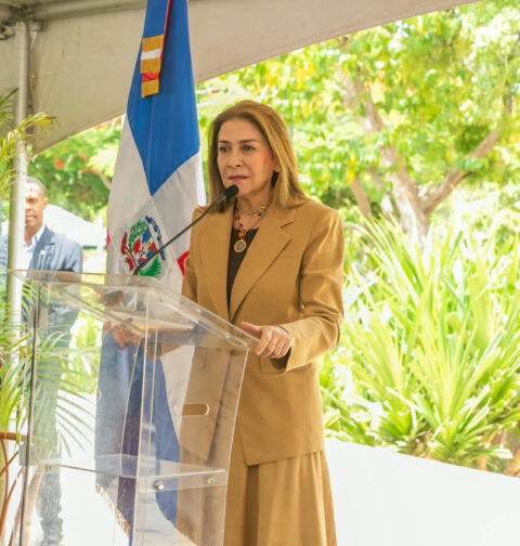 Carolina Mejía oficializa con una tarja el nombre Parque Mirador Sur Dr. Joaquín Balaguer