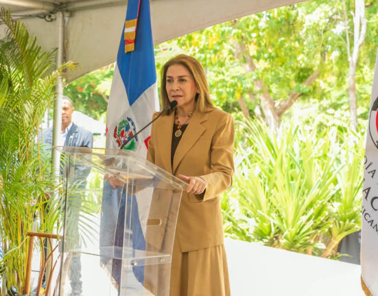 Carolina Mejía oficializa con una tarja el nombre Parque Mirador Sur Dr. Joaquín Balaguer