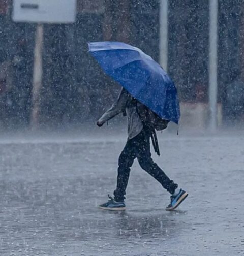 Vaguada provocará aguaceros y tormentas eléctricas esta tarde, según Indomet