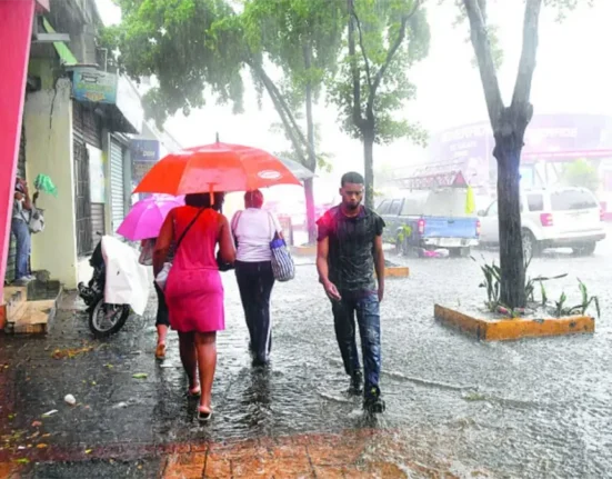 Vaguada y onda tropical provocarán lluvias en varias provincias este miércoles; el calor continuará