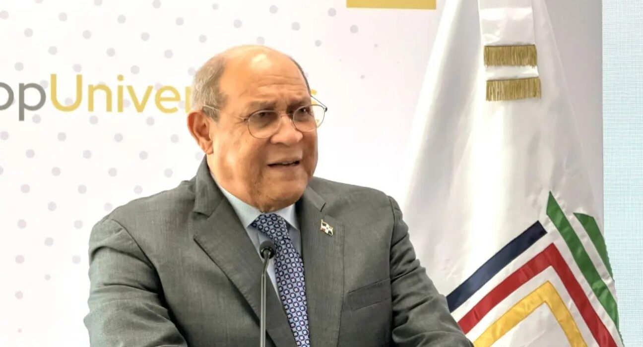 Mescyt llama a empresas a financiar becas: “La mejor inversión que se puede hacer es la educación”