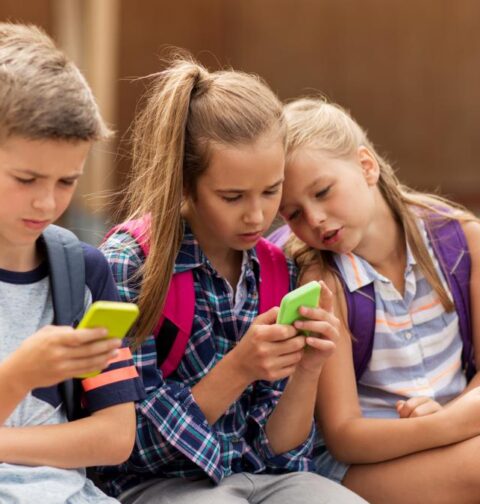 La UE propone prohibir las redes sociales a los menores de edad