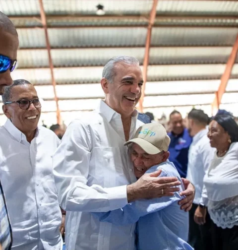 Presidente Abinader lanza iniciativa social “Fogones por Estufas” que se reproducirá en las zonas montañosas del país a través de DASAC