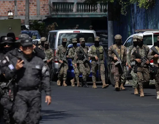 El Salvador despliega 1,300 soldados en Haití, mientras cuatro militares salvadoreños siguen desaparecidos