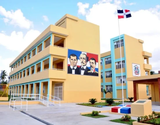 Minerd suspende clases este martes en escuelas de zonas vulnerables de provincias en alerta amarilla