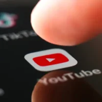 Así es la función de YouTube para comprar productos de videos en tiempo real
