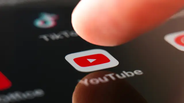 Así es la función de YouTube para comprar productos de videos en tiempo real
