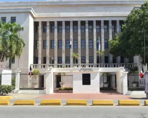 Educación dispone reanudación de docencia tras levantamiento de alertas amarillas