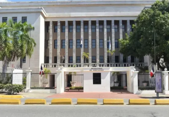 Educación dispone reanudación de docencia tras levantamiento de alertas amarillas