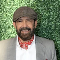 Juan Luis Guerra invita a los artistas a cuidar más lo que dicen en sus interpretaciones