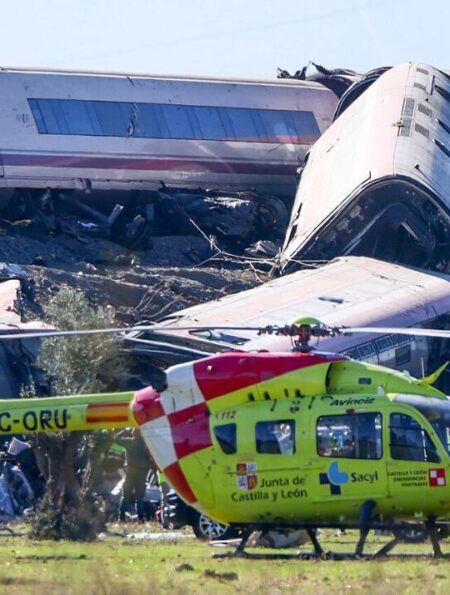 Decenas de muertos y numerosos heridos en una colisión de dos trenes en España