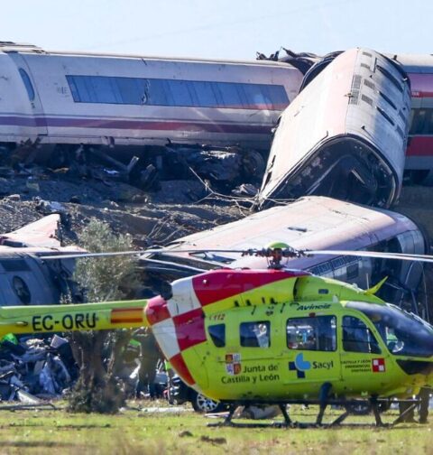 Decenas de muertos y numerosos heridos en una colisión de dos trenes en España