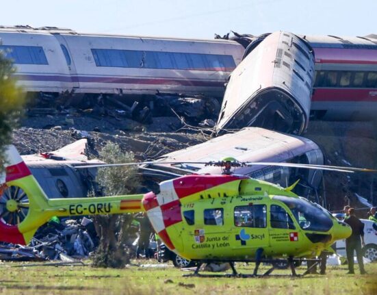 Decenas de muertos y numerosos heridos en una colisión de dos trenes en España