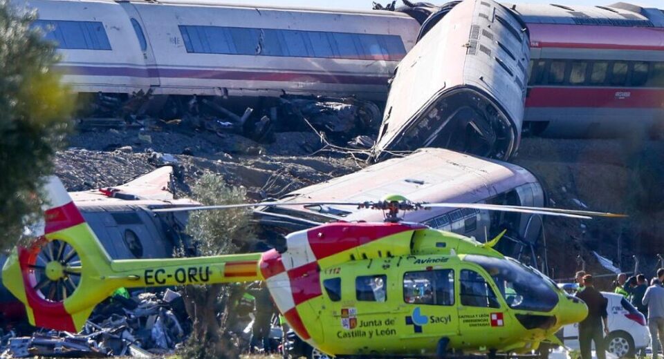 Decenas de muertos y numerosos heridos en una colisión de dos trenes en España