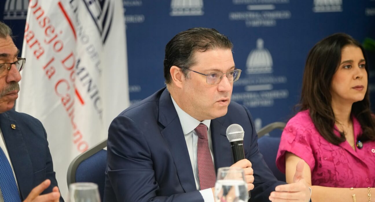 Ministro Sanz Lovatón destaca importancia de la calidad para la economía dominicana
