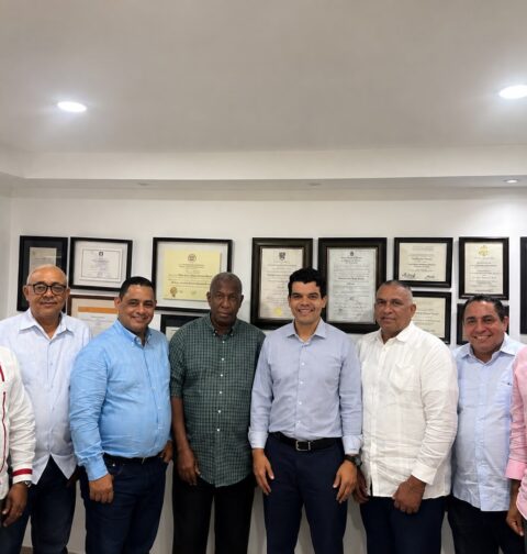 Cinco exdiputados se suman al proyecto presidencial de Wellington Arnaud