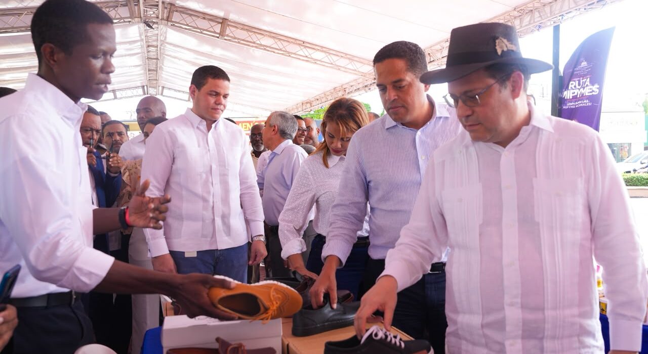 MICM inaugura la “Ruta Mipymes” en La Romana; Yayo Sanz Lovatón destaca financiamientos al sector