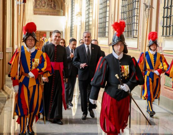 Presidente Abinader y  secretario de Estado de la Santa Sede,  Pietro Parolin abordan asuntos de Estado y la situación internacional en el Vaticano