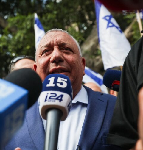 Israel vota y ningún bloque alcanza mayoría para gobernar