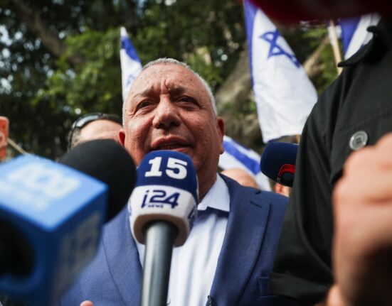 Israel vota y ningún bloque alcanza mayoría para gobernar
