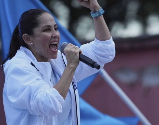 La Policía de Ecuador detiene a la excandidata presidencial del correísmo Luisa González
