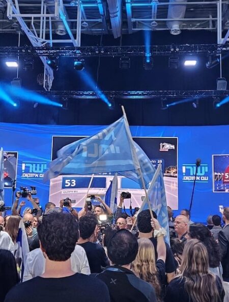 Netanyahu pide esperar el conteo final en Israel