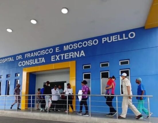 Médicos paralizan consultas por 24 horas y exigen incentivos y más nombramientos