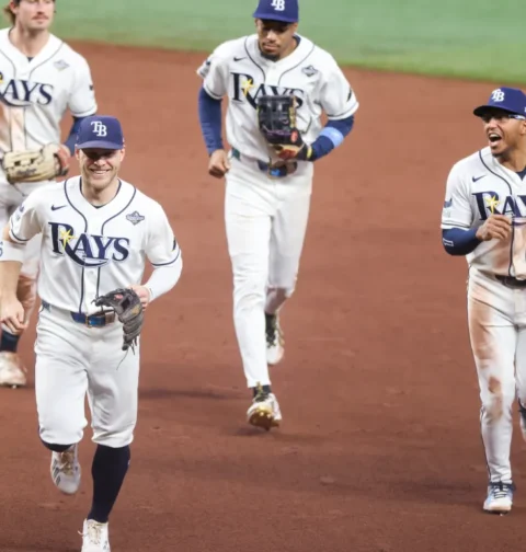 Los Rays evitan la barrida en 12 entradas ante Milwaukee