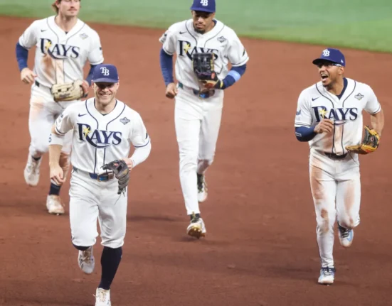 Los Rays evitan la barrida en 12 entradas ante Milwaukee