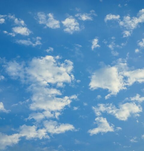 Prevén cielo claro y escases de lluvias para este miércoles En el Foco Clima. El Instituto Dominicano de Meteorología (Indomet) informó que para este miércoles predominará un ambiente con cielo claro. Para quienes necesitan saber cómo estará el clima de mañana, los datos técnicos anticipan una jornada con relativamente estable, con baja probabilidad de lluvias. Temperatura máxima y mínima para mañana El termómetro en Santo Domingo tendrá un comportamiento: Temperatura Máxima: 31°C. Temperatura Mínima: 24°C. Sensación Térmica: podría variar debido a la humedad prevista del 83%.